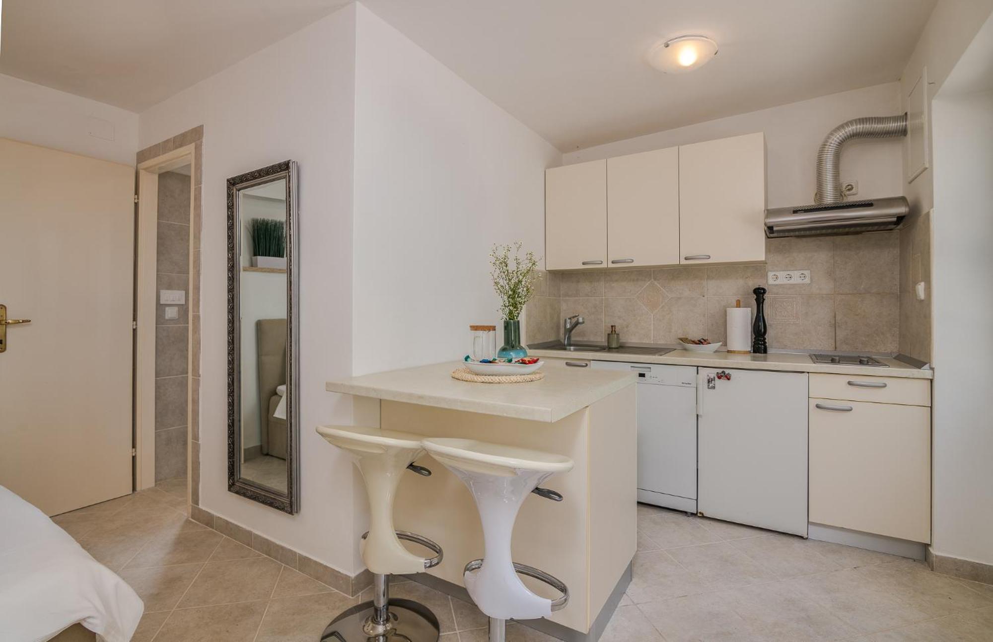Apartments Stella & Luna คิร์ก ภายนอก รูปภาพ
