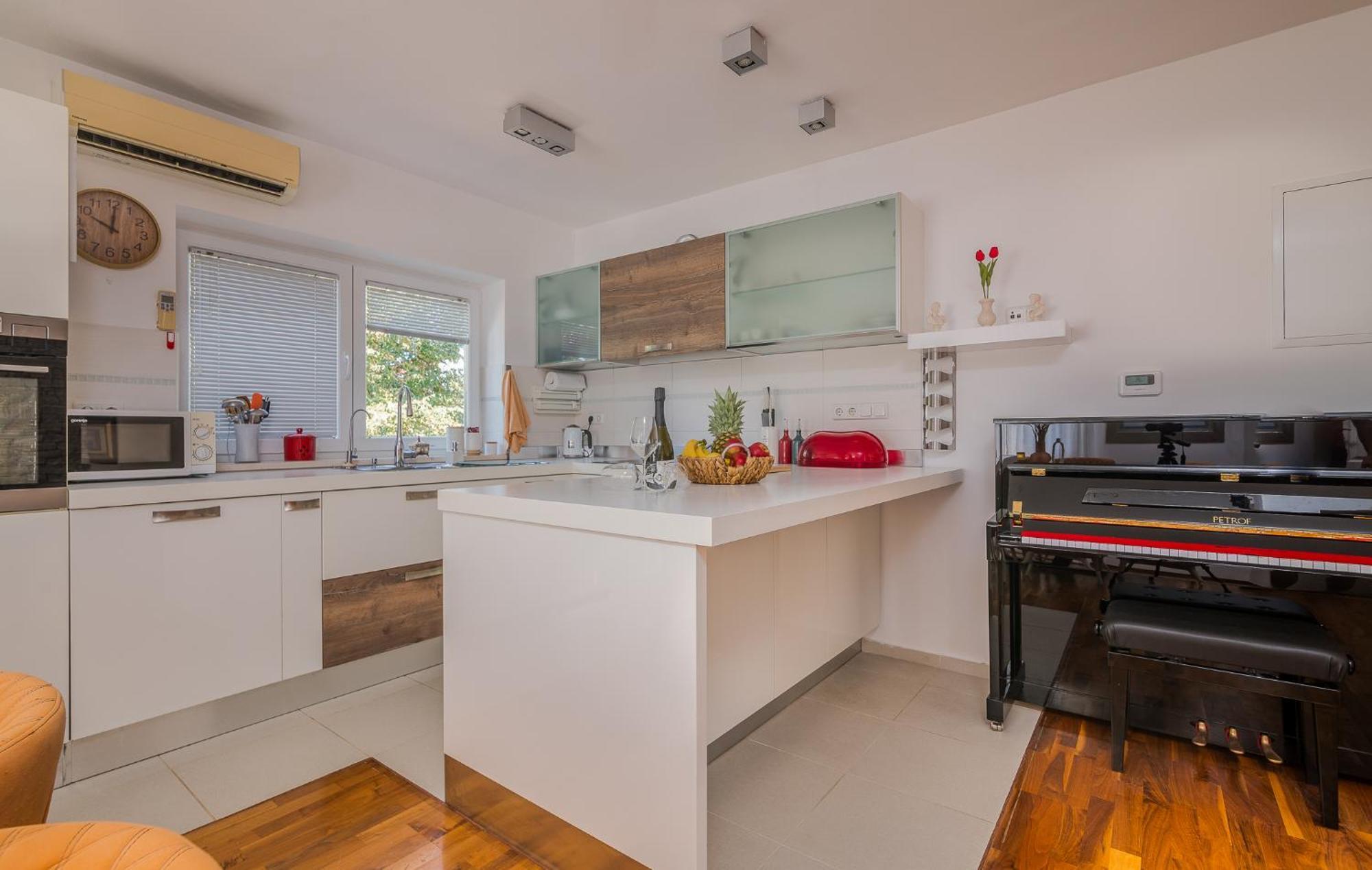 Apartments Stella & Luna คิร์ก ภายนอก รูปภาพ
