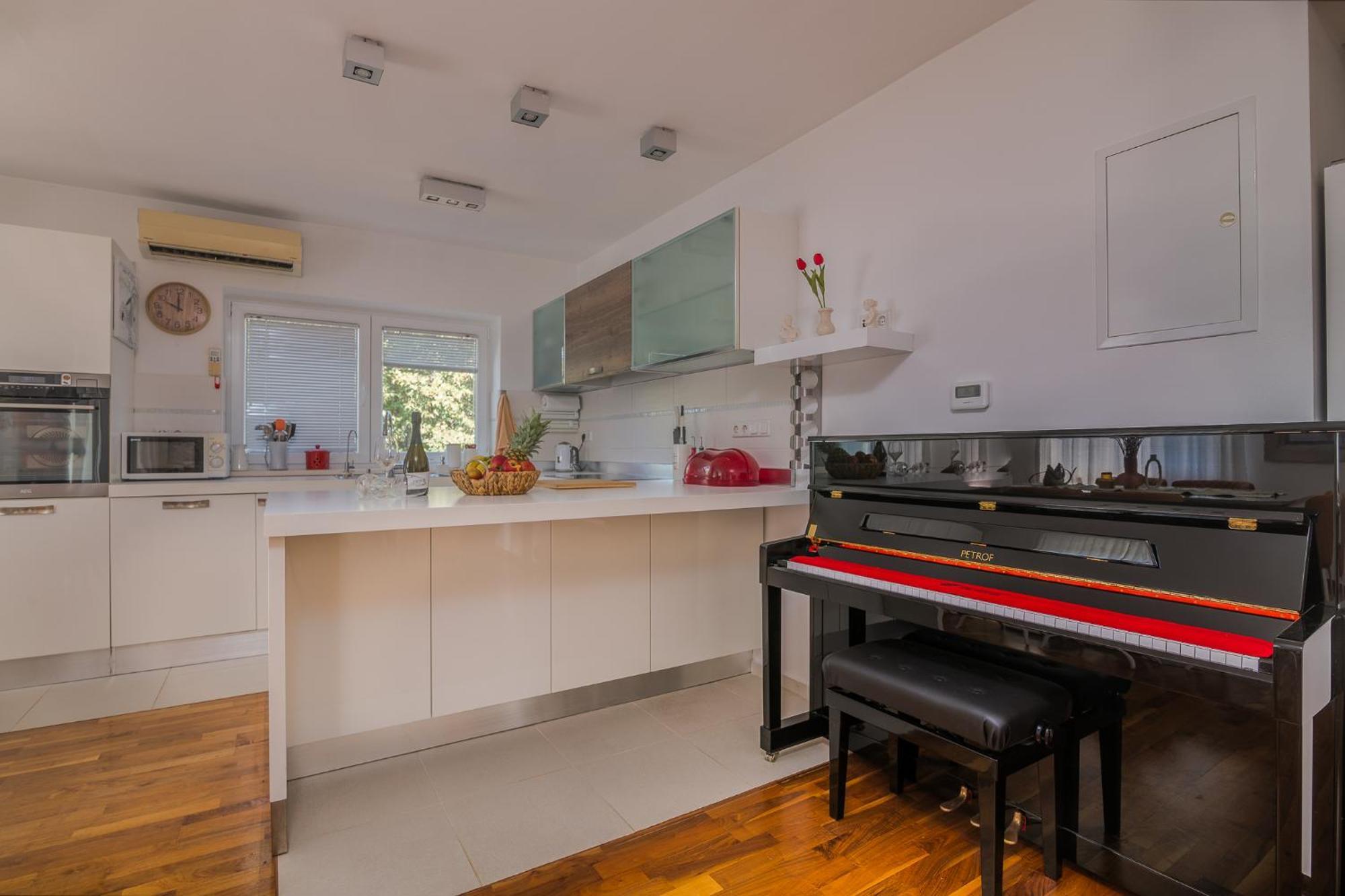 Apartments Stella & Luna คิร์ก ภายนอก รูปภาพ